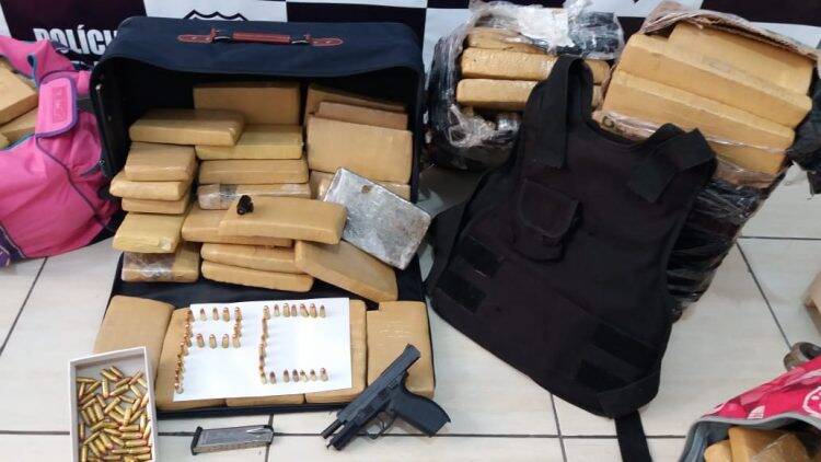 Quatro pessoas são detidas pela Polícia Civil suspeitas de assalto e tráfico