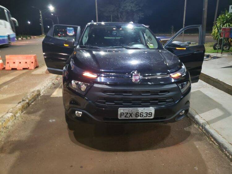 PRF apreende mais de 600 kg de maconha em Fiat/Toro