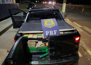 PRF apreende mais de 600 kg de maconha em Fiat/Toro