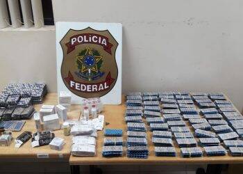 PF prende homens com medicamentos para disfunção erétil e ônibus é apreendido