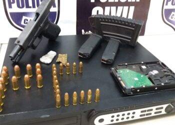 Homem com posse ilegal de arma de uso restrito é preso por receptação