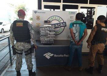 Carro paraguaio é apreendido com quase 90 kg de cocaína na Ponte da Amizade