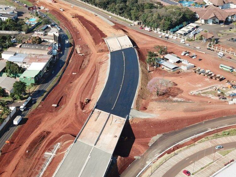 Primeira alça do viaduto da BR 277 com a Costa e Silva deve ser liberada em breve
