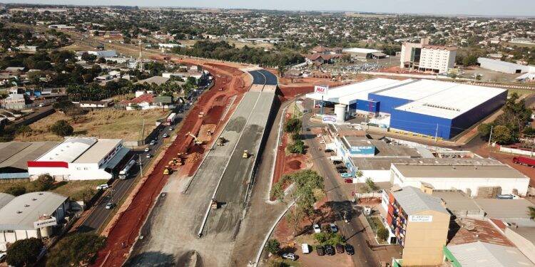 Primeira alça do viaduto da BR 277 com a Costa e Silva deve ser liberada em breve