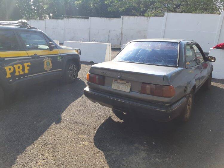 Carro furtado há 27 anos em São Paulo é recuperado na Ponte da Amizade pela PRF