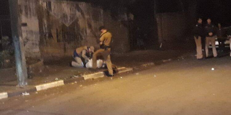 Rapaz de 25 anos é assassinado no Jardim Jupira e outro é encaminhado ao hospital