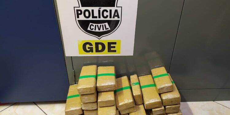 Três pessoas são presas por tráfico de drogas pela Polícia Civil e Guarda Municipal