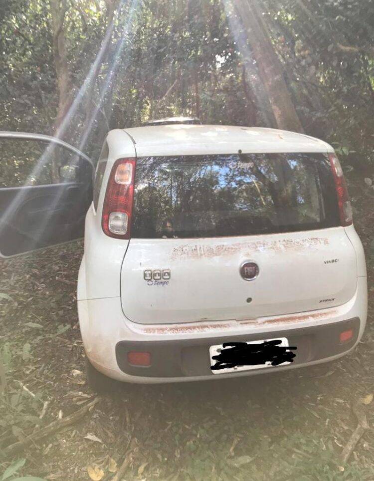 Policiais encontram depósito de cigarros em porto clandestino na cidade de Guaíra