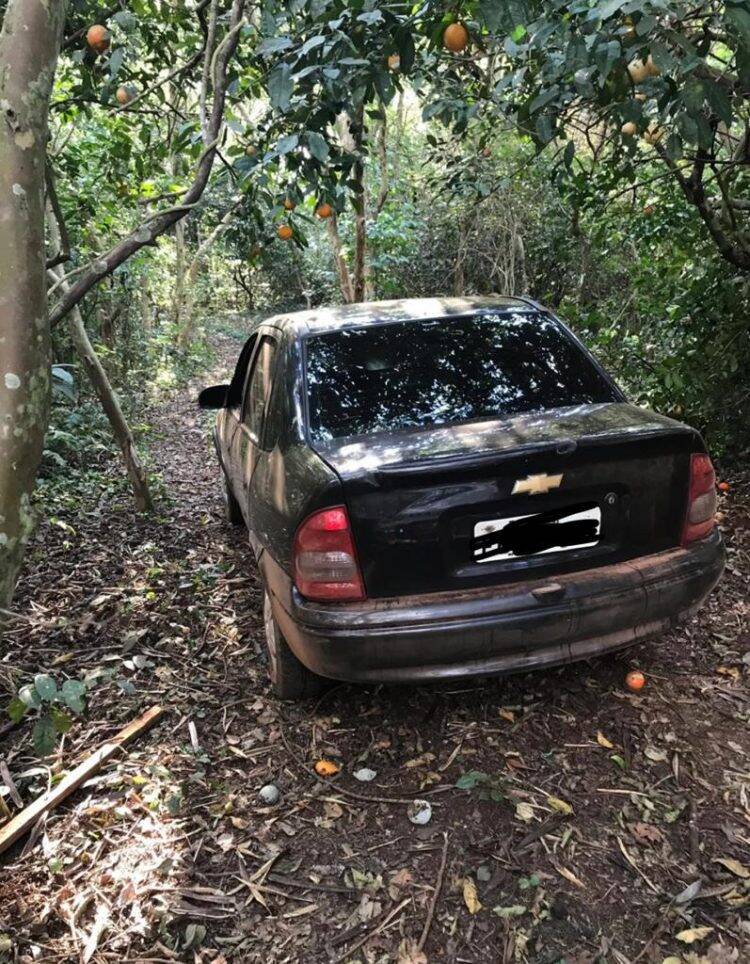 Policiais encontram depósito de cigarros em porto clandestino na cidade de Guaíra