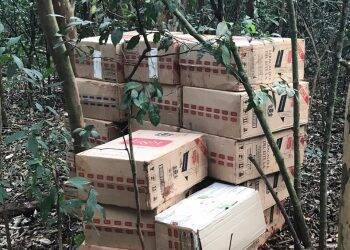 Policiais encontram depósito de cigarros em porto clandestino na cidade de Guaíra