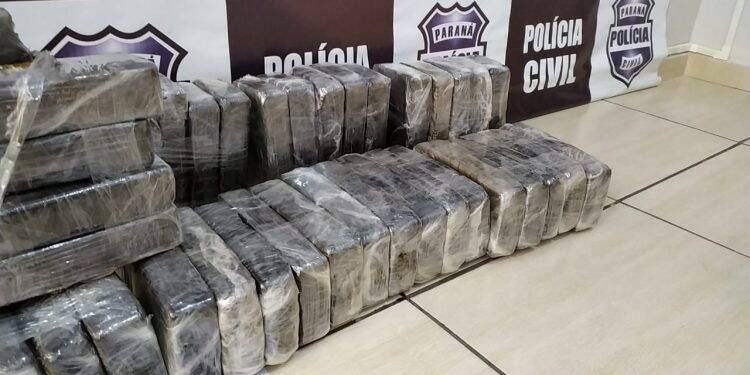 Polícia Civil apreende mais de 60kg de crack em fundo falso de carreta