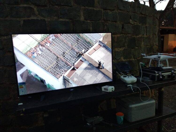 SOE apreende celulares, pendrives e até modem de internet na PEF2 em Foz