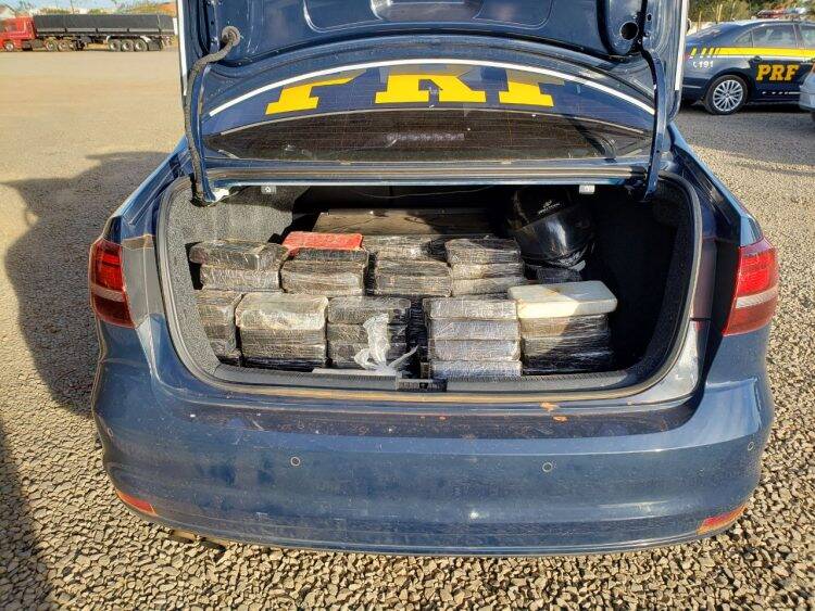 PRF apreende 238 quilos de cocaína e crack em Santa Terezinha de Itaipu