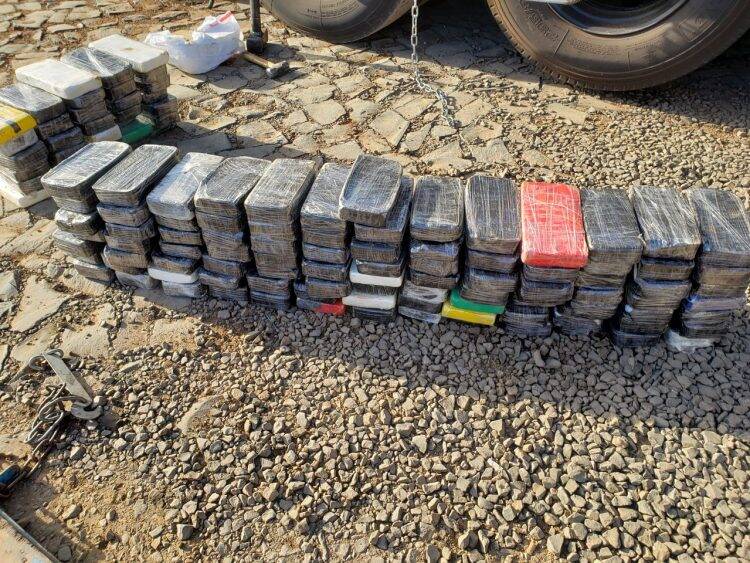 PRF apreende 238 quilos de cocaína e crack em Santa Terezinha de Itaipu