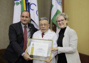 Mestre em acupuntura, Dr. Lin Pin Chuan, foi homenageado na Câmara de Foz