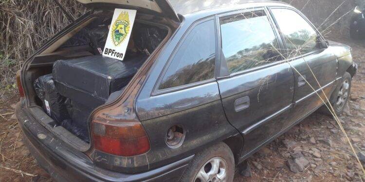 BPFron apreende carga de cigarro e dois veículos em Foz do Iguaçu