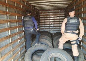 BPFron apreende quase 20 pneus de carreta em borracharia de Foz