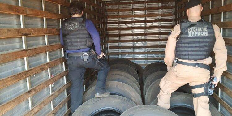 BPFron apreende quase 20 pneus de carreta em borracharia de Foz