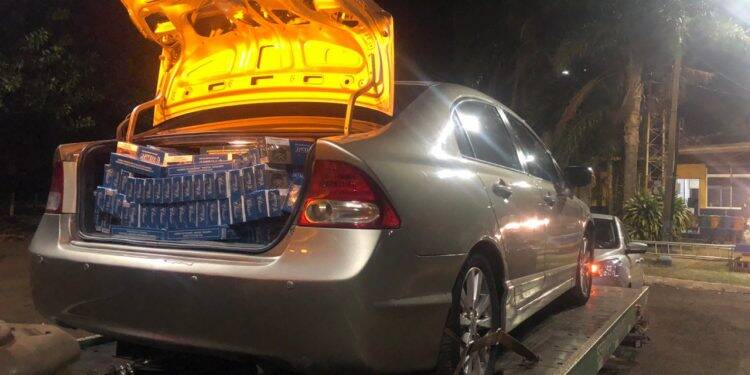 Polícia Rodoviária Federal apreende dois carros com cigarros e prende batedores