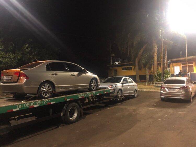 Polícia Rodoviária Federal apreende dois carros com cigarros e prende batedores