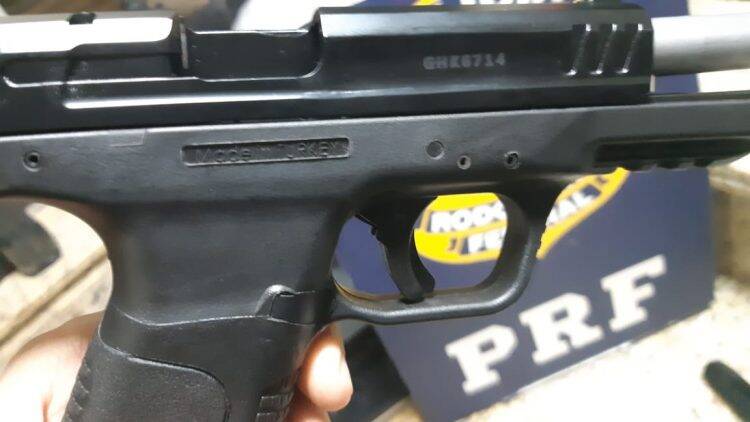 PRF apreende em Santa Terezinha mais de mil munições de fuzil que iriam para o RJ