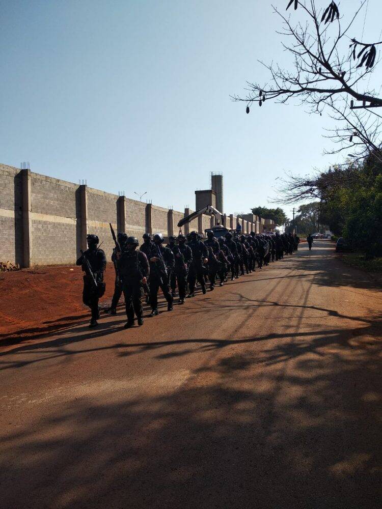 Em revista geral na penitenciária de Foz, SOE encontra bebida, celulares, chips e carregadores