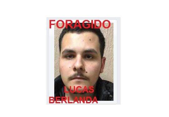 Polícia procura acusado de duplo homicídio