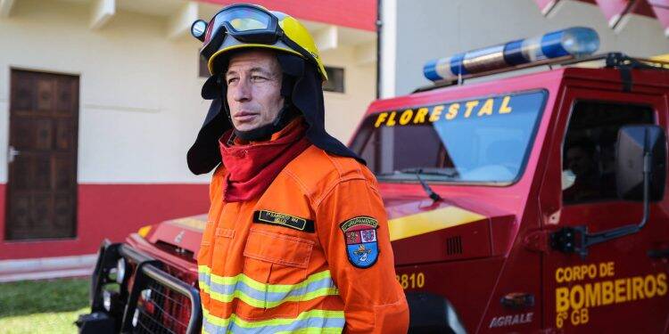 Paraná libera bombeiros para combate a queimadas na Região Amazônica
