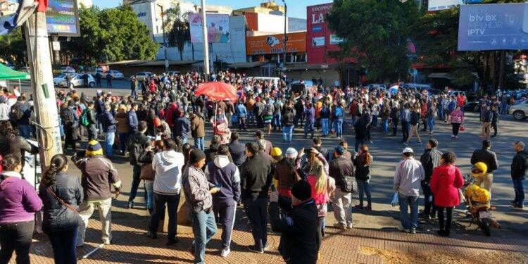 Greve geral fecha comércio no Paraguai