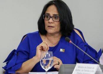 Ministra Damares lança em Foz campanha “Criança não é Brinquedo”