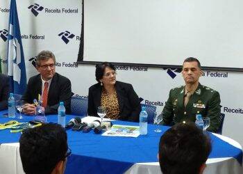 Criança brinca, mas não é brinquedo, diz Damares em lançamento de campanha em Foz do Iguaçu