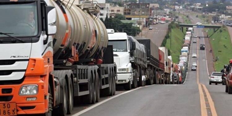 Caixa Econômica renegociará dívidas de caminhoneiros
