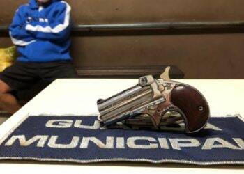 Homem é preso em Três Lagoas com arma e motocicleta roubada