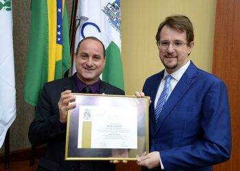Pioneira no ensino superior em Foz, Unioeste recebe homenagem da Câmara Municipal