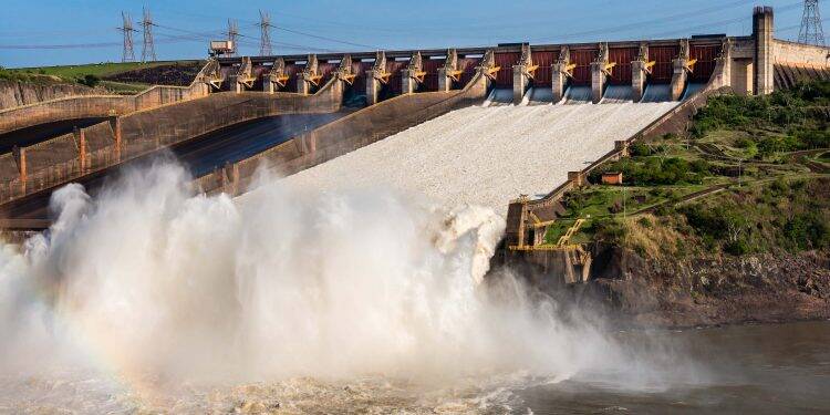 Usina de Itaipu chega aos 50 milhões de MWh