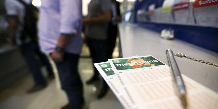 Mega-Sena acumula e vai pagar R$ 24 milhões no sábado