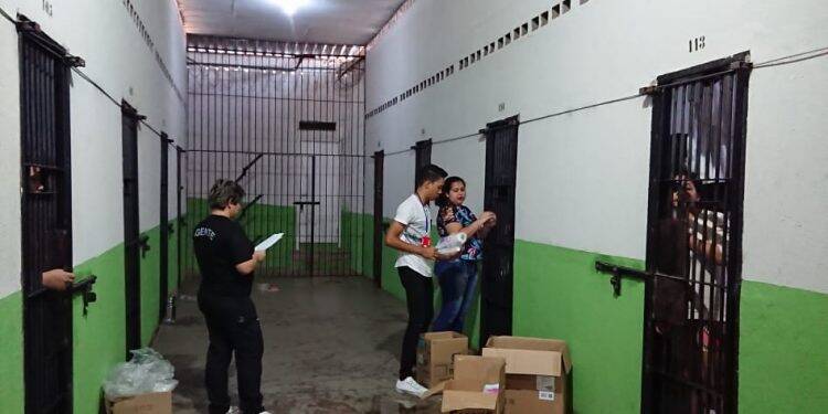 Conselho da Comunidade entrega 260 kits de higiene na Penitenciária Feminina de Foz do Iguaçu