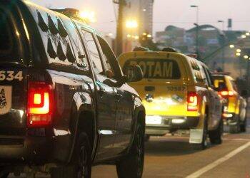 Polícia Militar encaminha três pessoas com mandados de prisão em aberto à Polícia Civil