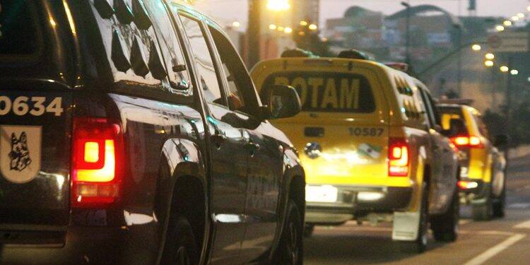 Polícia Militar encaminha três pessoas com mandados de prisão em aberto à Polícia Civil