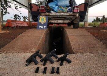 PRF e Polícia Civil prendem duas mulheres com cinco pistolas em SMI