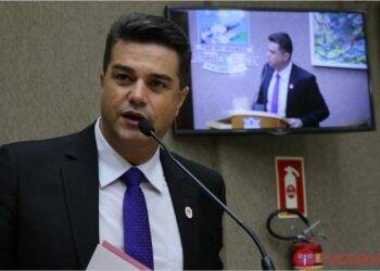 Luiz Queiroga é o quarto vereador cassado a retomar cargo