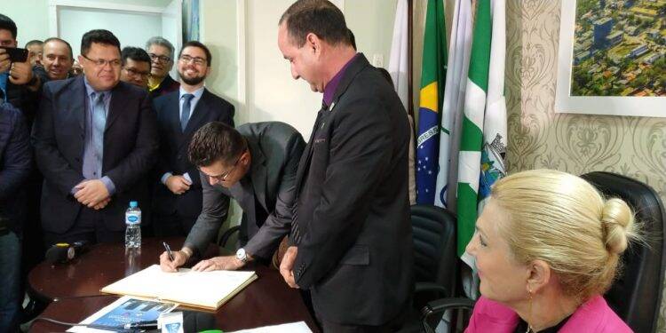 Luiz Queiroga é reempossado vereador