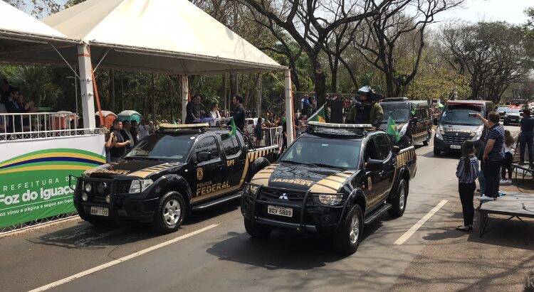 Desfile da Independência em Foz do Iguaçu  teve presença de militares da Argentina e Paraguai