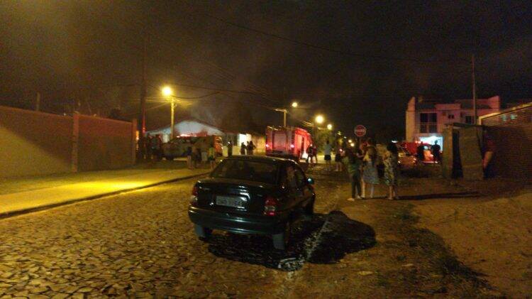 Homem morre carbonizado em incêndio a residência no Jardim Paraná