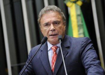 Em entrevista à Rede Costa Oeste, Senador Álvaro Dias destaca parecer favorável para a Reabertura da Estrada do Colono