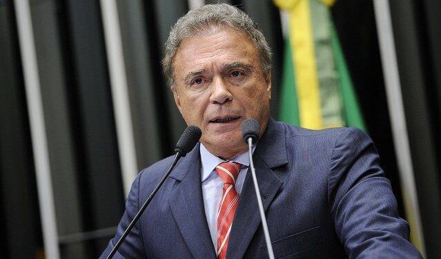 Em entrevista à Rede Costa Oeste, Senador Álvaro Dias destaca parecer favorável para a Reabertura da Estrada do Colono