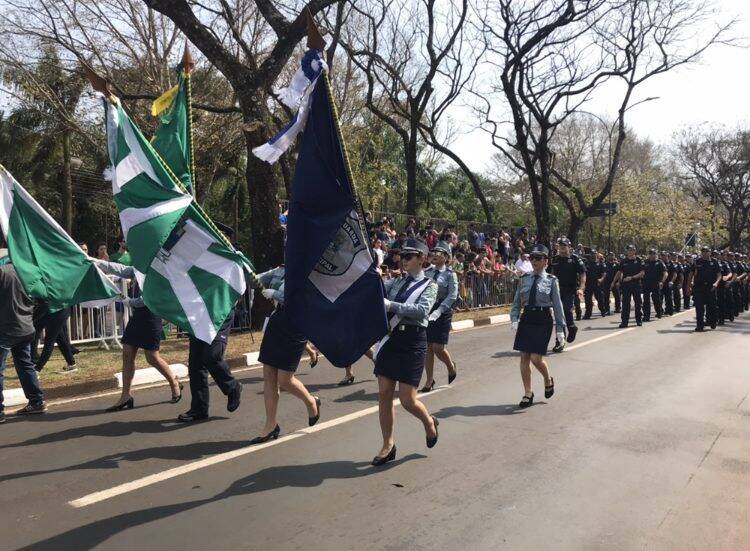 Desfile da Independência em Foz do Iguaçu  teve presença de militares da Argentina e Paraguai