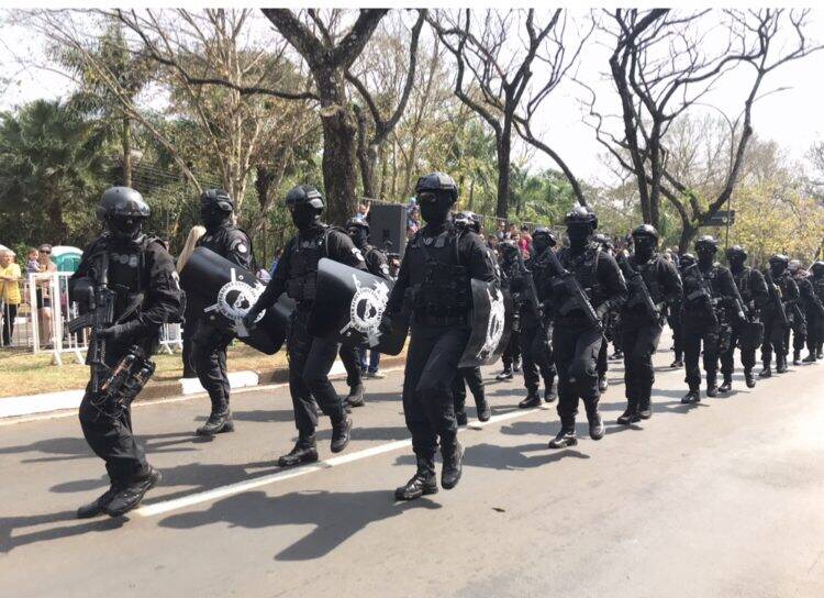 Desfile da Independência em Foz do Iguaçu  teve presença de militares da Argentina e Paraguai