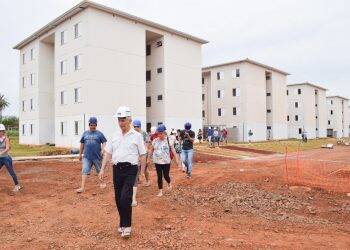Famílias da comunidade do Monsenhor conhecem novo conjunto habitacional