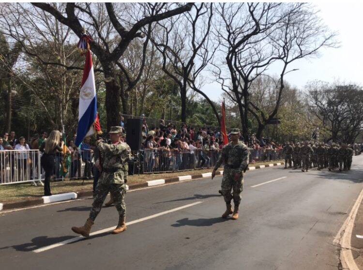 Desfile da Independência em Foz do Iguaçu  teve presença de militares da Argentina e Paraguai